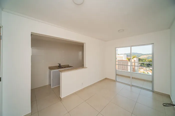 Apartamento com varanda e área de lazer no Bom Pastor para locação