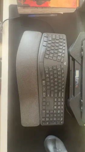 Teclado Sem Fio Ergonômico Logitech Ergo K860 - Bluetooth e USB - Excelente Estado