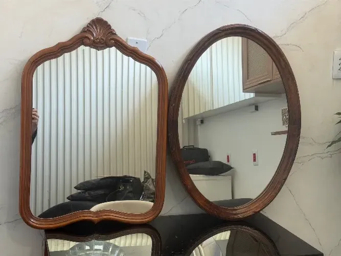Vendo 2 espelhos antigos, lindos e cheios de personalidade, ideais para decoração de ambie