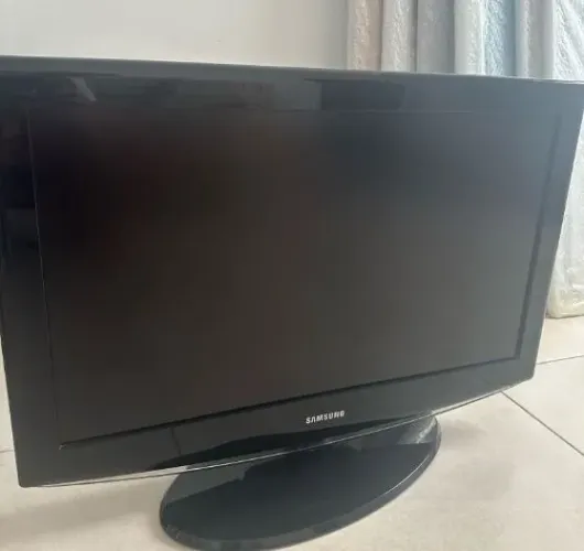 TV LCD Samsung 32" (não é smart)