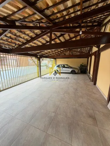 Excelente Casa Plana em Condomínio no Bairro Rio Branco
