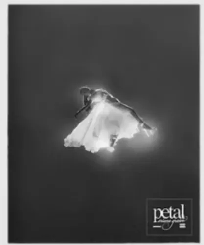 CD Ariana Grande - Petal (Exclusive Tour Edition Zine)
