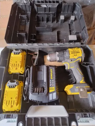 Parafusadeira Stanley 20v SBD716
