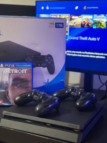 PlayStation 4 Slim - 1 Terabyte (Console bem conservado)