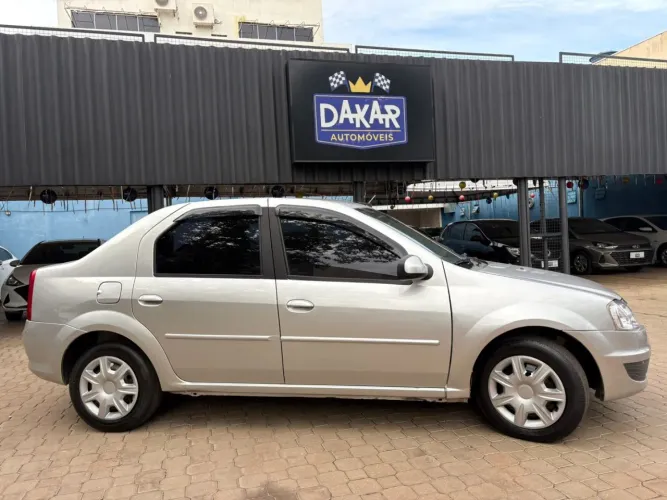 Renault Logan Expression Hi-flex 1.6 8V 4P 2013