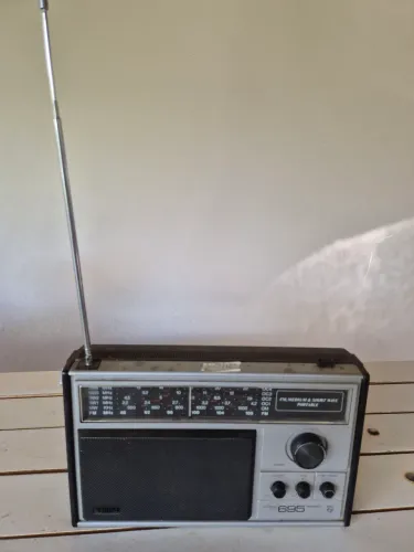 Rádio Portátil Philips Six Bands 695. Anos 80.