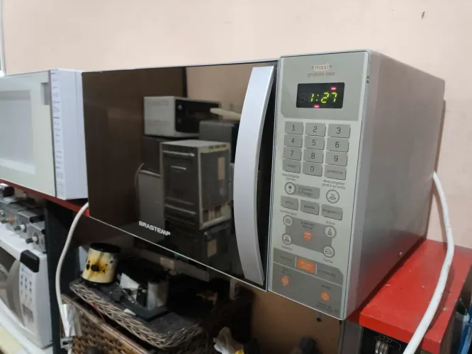 Microondas Brastemp 32 Litros Maxi Gratine interna Inoxidável c/Grill elétrico