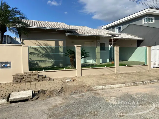 Casa a venda em condominio no bairro Vila Nova, joinville SC | Becki Empreendimentos