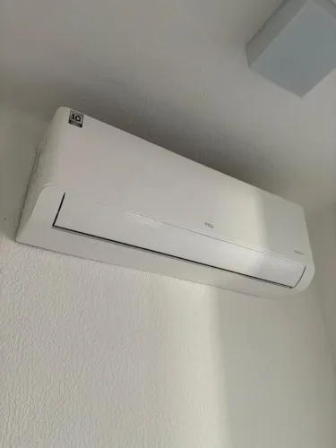 Ar condicionado Split Inverter 18000BTUs TCL T-PRO 2.0 High Wall só frio 220V