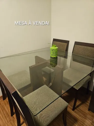 Mesa de Jantar de Madeira