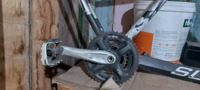 Vendo quadro de bicicleta caloi de alumínio para quem quer restaurar 