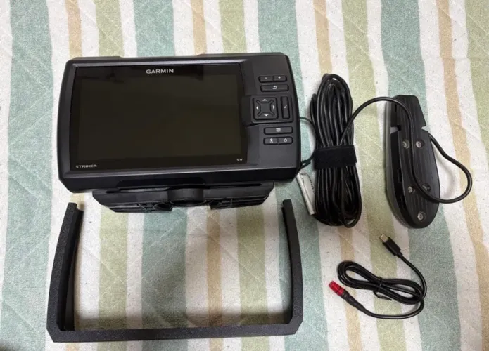 Garmin Fishfinder STRIKER 7SV GT20-TM 