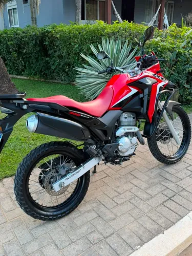Moto XRE rally vermelha 300 cilindradas baixa kilometragem.