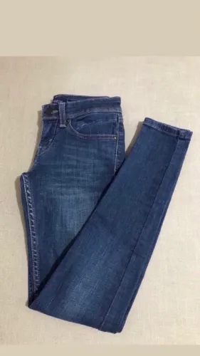 Calça feminina 34 da Levis