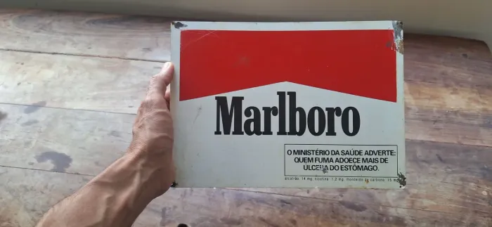 Antiga placa Marlboro.