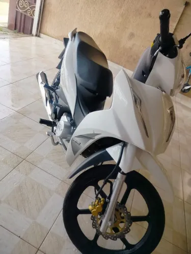 Moto aveloz