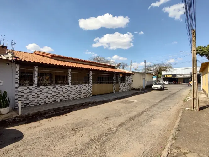Imóvel para aluguel possui 200 metros quadrados com 3 quartos em Conjunto Guadalajara - Go