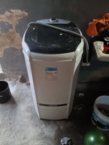 Vende-se um tanquinho sugar. Preço 300 reais. Pequeno defeito