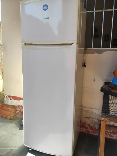 Geladeira marca Consul 365 litros, 220 volts