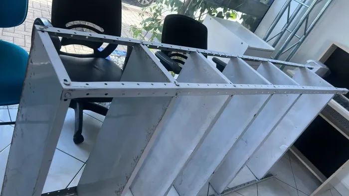 Prateleiras metálicas 3 por R$ 150