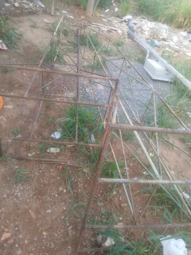 Vendo 2 torre de caixa d água. 4 metros cada uma no ferro 6" 400 reais cada uma