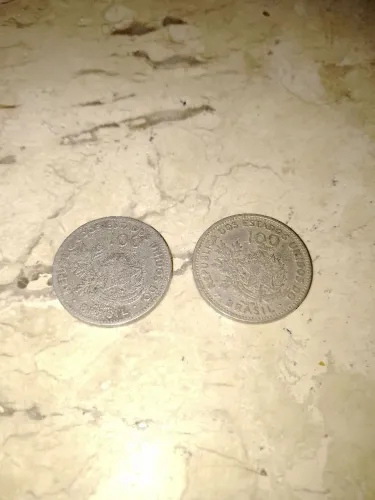 Moedas antigas de 100 reis