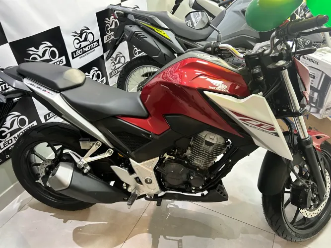 Vende se cb 300 F 