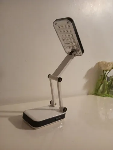 Luminária portátil (não vem com carregador) [USADO]