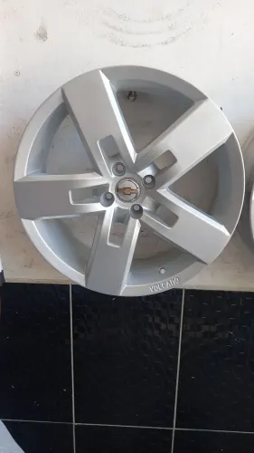 Roda aro 18 furacão 4x100 no precinho semi nova