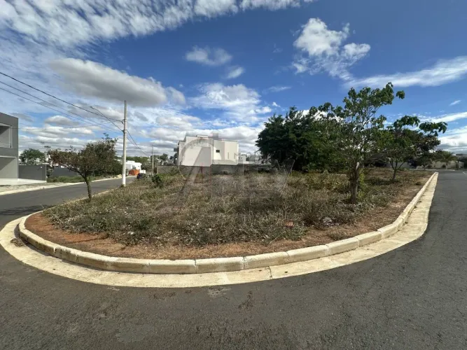 Lote 360m2 de esquina no condomínio Pampulha tênis clube<br>Lote de 360m2<br>