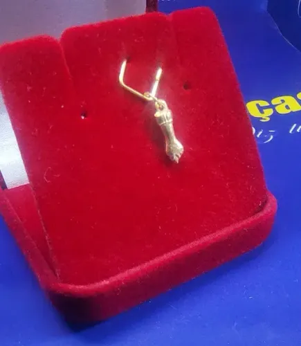 Pingente Religião Figa Peso 0.32 Grama 11 mm Ouro 18 Kilates                              