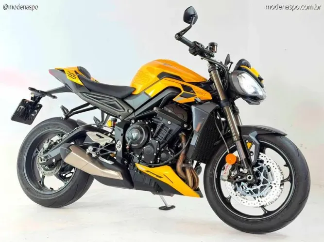 TRIUMPH STREET TRIPLE RS 2025
