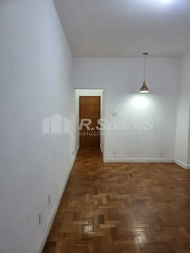 Apartamento com 2 quartos, em Bento Ribeiro.