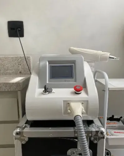 Aparelho de remoção a laser 