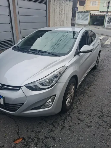 Hyundai Elantra GLS 2.0 16V Flex Aut. 2016