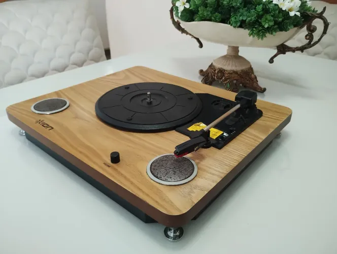 Toca disco ION ARCHIVE LP
