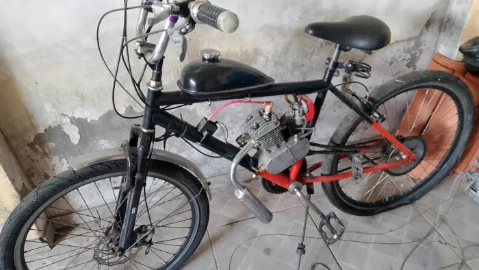 Vendo uma bicicleta com motor