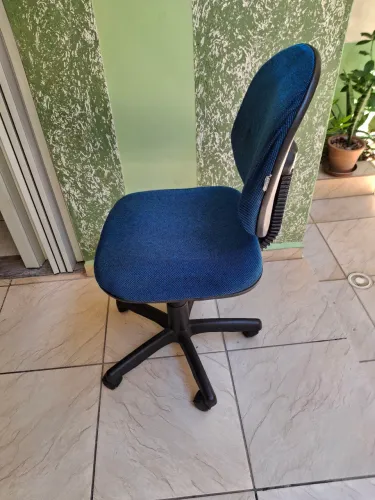 Cadeira,giratória pra,escritório ótima.