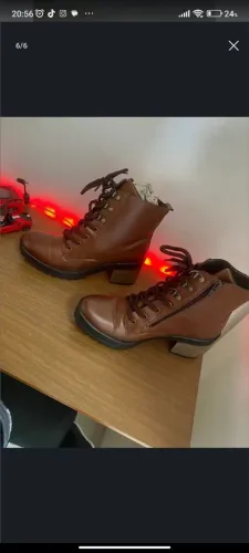 Bota couro marrom
