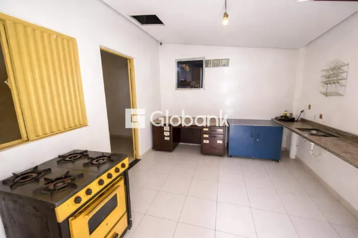 Ponto comercial com cozinha, 360m2.