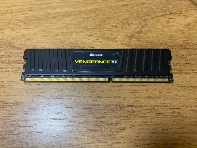 Memória RAM Corsair Vengeance 4GB DDR3 1333MHz
