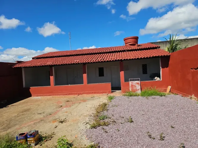 Casa Residencial à venda em Sete Lagoas (Planalto) para quem quer quintal grande