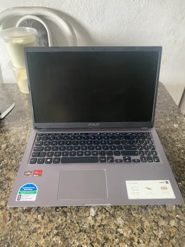 Notebook Asus com defeito para retirada de peças