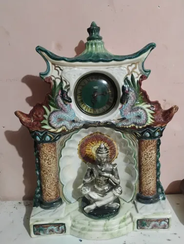 Relógio de porcelana oriental