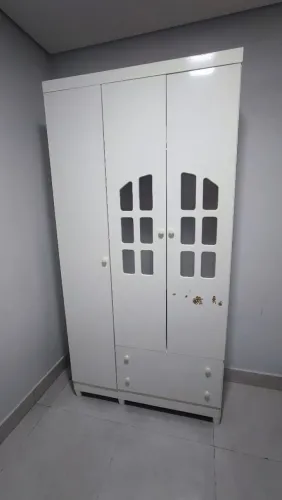 Vendo Guarda Roupas Solteiro