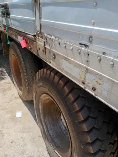 Vendo caminhão baú