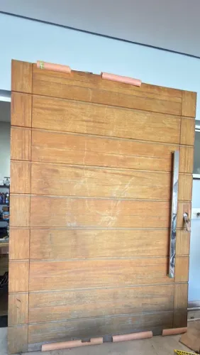 Porta de Madeira Maciça 2,37 x 1,70 com batentes!