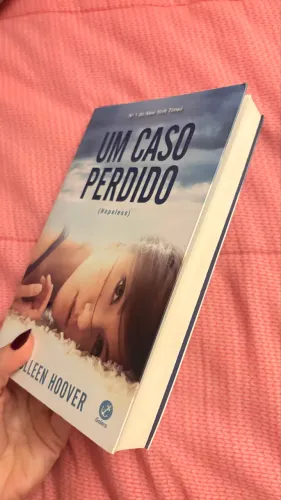 Livro Colleen Hoover