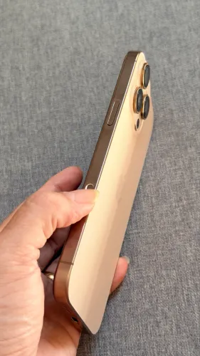 iPhone 16 ProMax, cor champagne, 256Gb, saúde de bateria 91%, sem detalhes