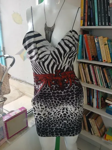 VESTIDO CURTO LANÇA PERFUME ORIGINAL ANIMAL PRINT ASAS TAMANHO 36